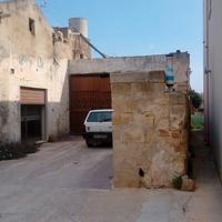 A soli 300 metri dal mare casa con terreno