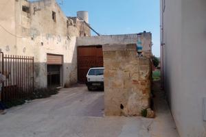 A soli 300 metri dal mare casa con terreno