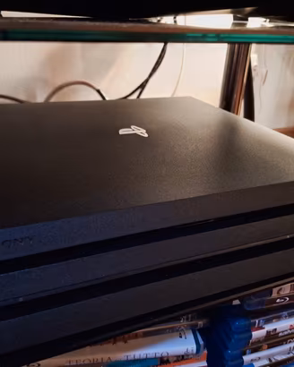 PS4 Pro + 2 controller + 8 giochi