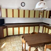 Soggiorno con tavolo allungabile e sedie