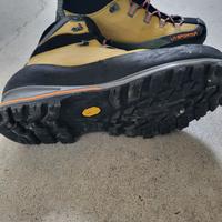 Scarponi da trekking la sportiva.