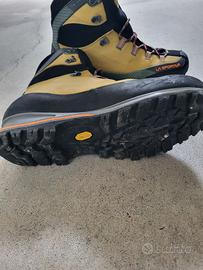 Scarponi da trekking la sportiva.