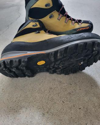 Scarponi da trekking la sportiva.