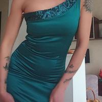 Abito monospalla con paillettes