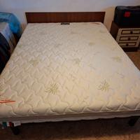 Materasso matrimoniale 140x190 cm, alto 22cm.