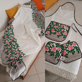 Set tovaglia/grembiule/ 2 presine da cucina. 