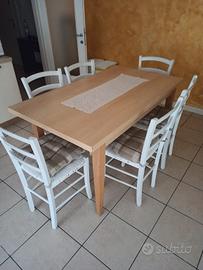 tavolo  allungabile  con sedie 