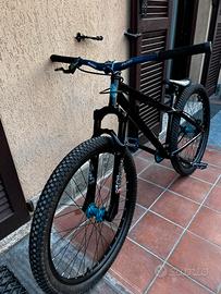 Bici dirt Slopstyle Blackmarket