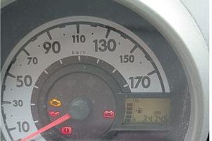 Peugeot 107 anno 2013 1.0 cc 5 porte