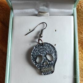 Splendido orecchino a forma di #teschio #rock
