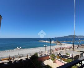 2 LOCALI A CHIAVARI
