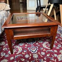 Tavolino basso con vetrina 70x70, €50