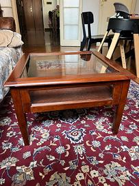 Tavolino basso con vetrina 70x70, €50