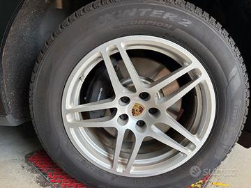 Cerchi in Lega R18 Porsche Macan + gomme invernali