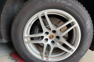 Cerchi in Lega R18 Porsche Macan + gomme invernali