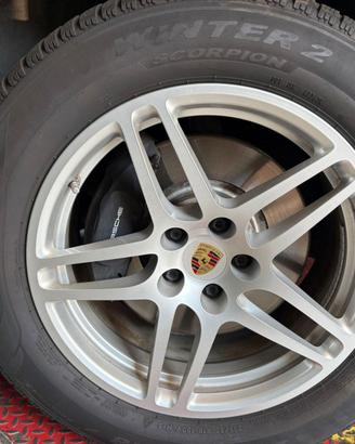 Cerchi in Lega R18 Porsche Macan + gomme invernali