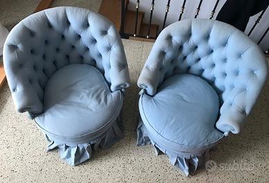 Coppia di poltroncine azzurre capitonné