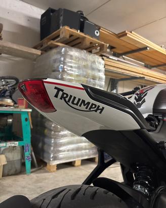 Carena posteriore originale Triumph Trident 660