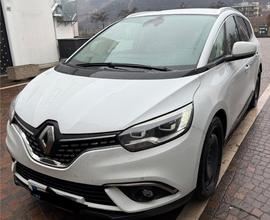 Renault Grand Scenic Initiale Paris