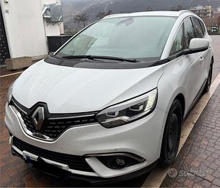 Renault Grand Scenic Initiale Paris