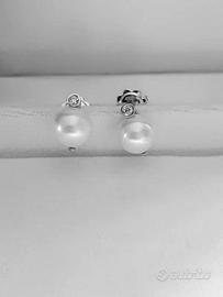 Orecchini Oro Bianco 18K zircone e perla sintetica