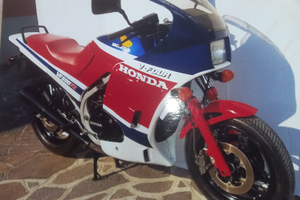 Honda vf 500 f2 iscritta registro storico