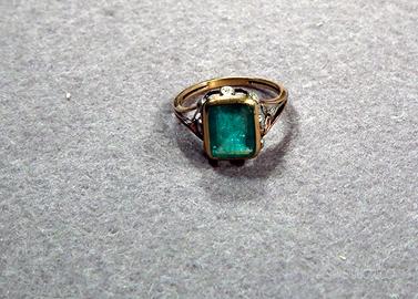 ANELLO CON SMERALDO e BRILLANTI