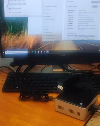 INTEL NUC 5 i7 + MONITOR