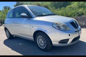 Lancia y anno 2009