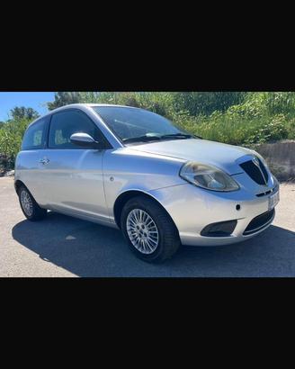 Lancia y anno 2009