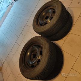 Cerchi con gomme invernali R15