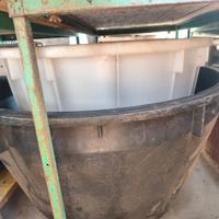 2 TINI PLASTICA ALIMENTA VENDEMMIA DA 300L E 500L