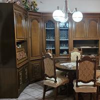 Mobili soggiorno con tavolo e sedie