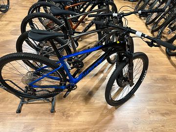 Mountain bike Giant Carbonio nuova