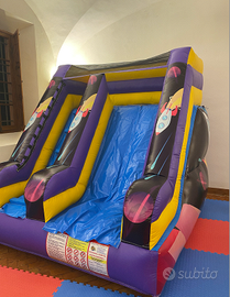 Gioco gonfiabile tema spazio