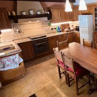 Cucina con eletttodomestici