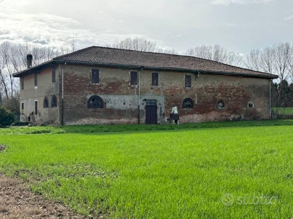 Rustico / Casale di 1100 m² con più di 5 locali a - Vista 4