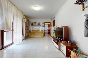 Quadrilocale con due loggie, cantina e garage.