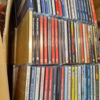 150 cd /dvd con programmi vari ancora nuovi