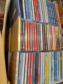 150 cd /dvd con programmi vari ancora nuovi