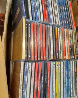 150 cd /dvd con programmi vari ancora nuovi
