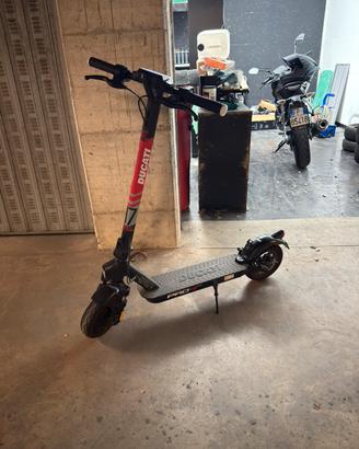 Monopattino elettrico ducati pro 2 evo