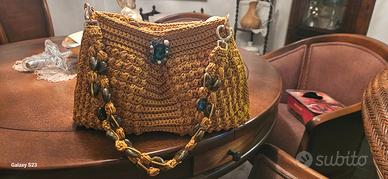 Borsa fatta a mano all'uncinetto