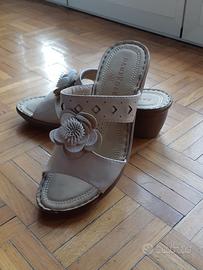 Sandali beige con zeppa