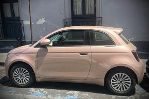 500 elettrica ROSA GOLD - 25.000 km - anno 2023