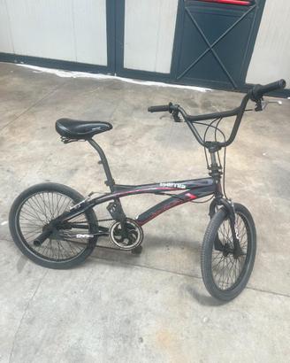 BICICLETTA BMX
