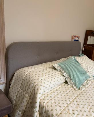 Struttura letto matrimoniale con materasso