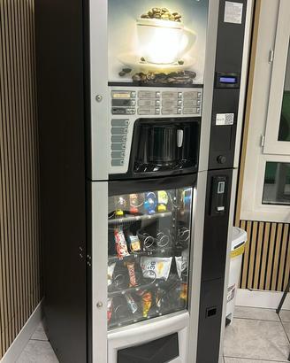 Distributore automatico saeco