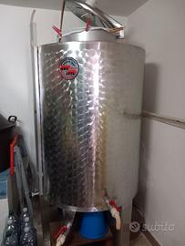 Kit attrezzatura per vino,  cisterna, raspatrice,