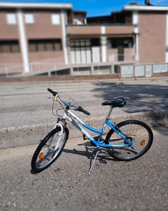  Bici  blu e bianca – usata